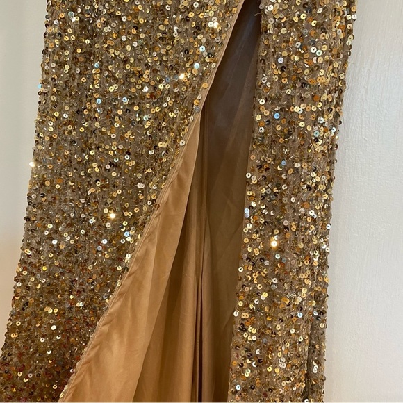 Mac Duggal | 5449 Sequined One Shoulder Evening Gown In Shimmering Gold Size 6 - Picture 6 of 12
